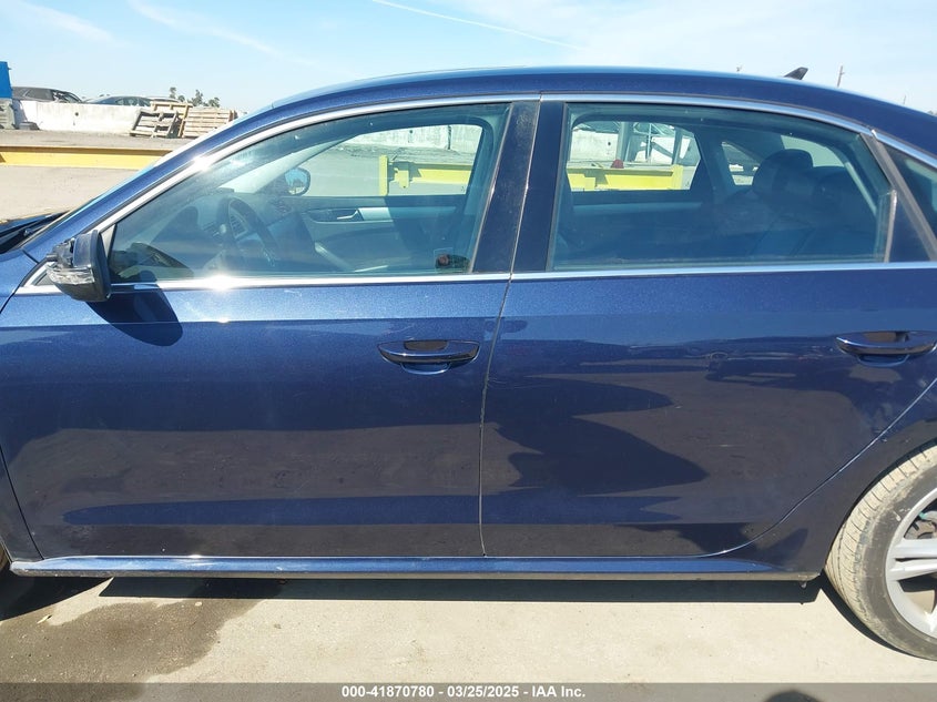 2012 VOLKSWAGEN PASSAT VIN: 1VWBM7A32CC025318