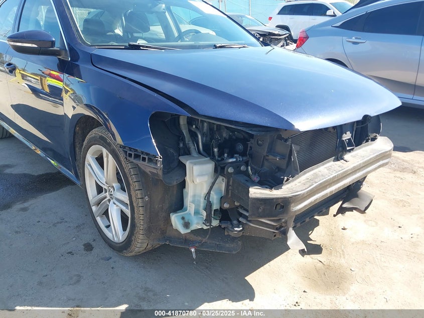 2012 VOLKSWAGEN PASSAT VIN: 1VWBM7A32CC025318