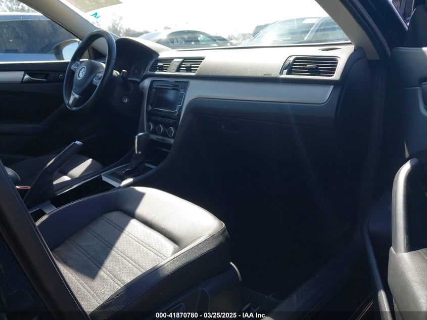 2012 VOLKSWAGEN PASSAT VIN: 1VWBM7A32CC025318