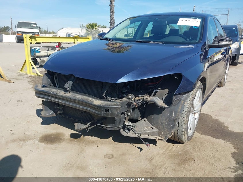 2012 VOLKSWAGEN PASSAT VIN: 1VWBM7A32CC025318