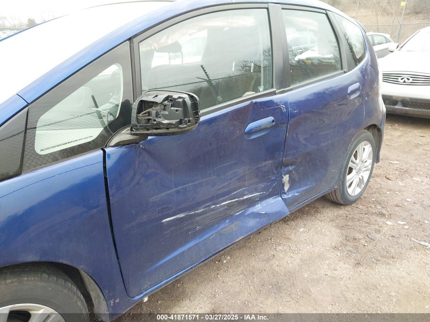 2011 HONDA FIT VIN: JHMGE8H53BC001190