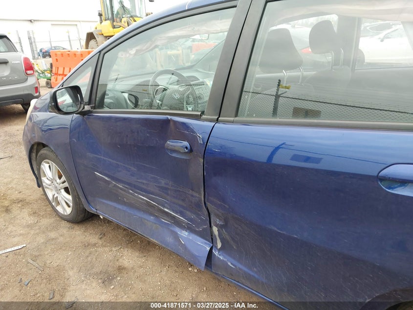 2011 HONDA FIT VIN: JHMGE8H53BC001190