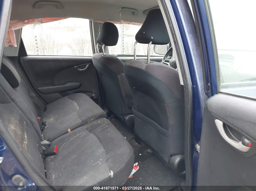 2011 HONDA FIT VIN: JHMGE8H53BC001190