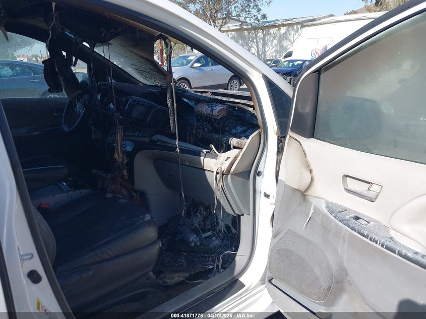 2014 TOYOTA SIENNA SPORT - 5TDXK3DC1ES478379