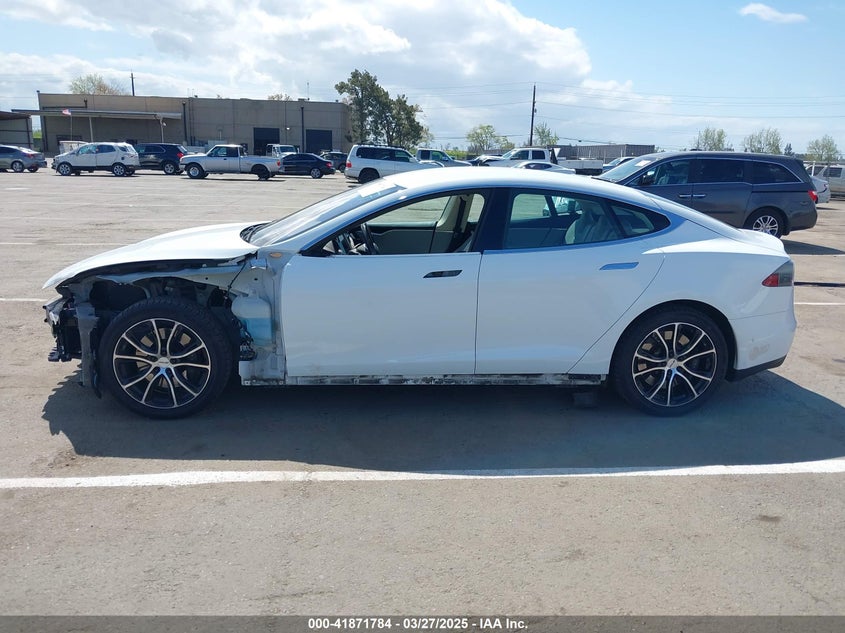 2014 TESLA MODEL S VIN: 5YJSA1H10EFP56526