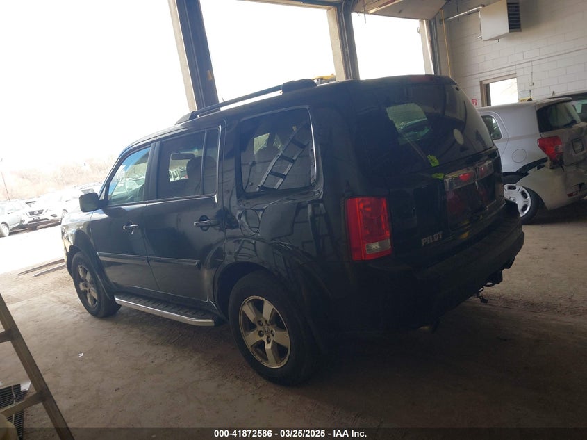 2011 HONDA PILOT VIN: 5FNYF4H45BB093652