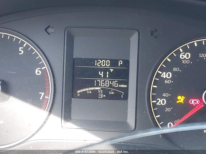 2011 VOLKSWAGEN JETTA VIN: 3VWDZ7AJ6BM040569