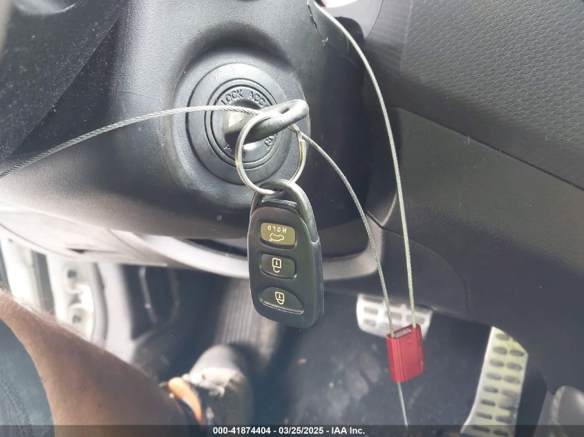 2013 Hyundai Veloster Base W/Gray VIN: KMHTC6AD8DU095992 Lot: 41874404