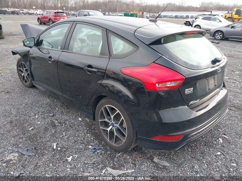2015 FORD FOCUS SE - 1FADP3K25FL279777