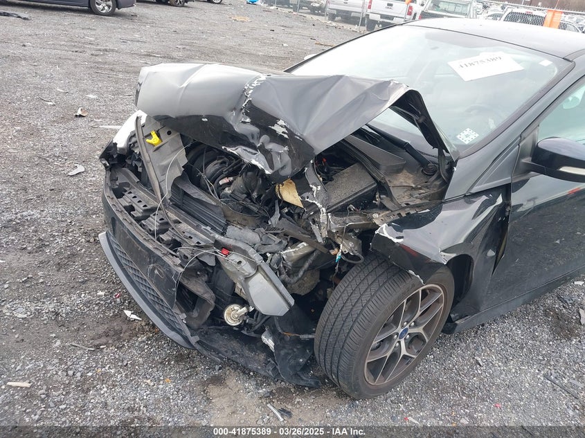 2015 FORD FOCUS SE - 1FADP3K25FL279777