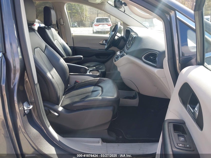 2020 CHRYSLER PACIFICA TOURING L - 2C4RC1BG8LR279643