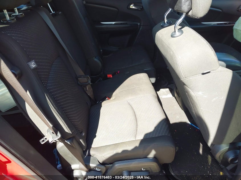 VIN 3C4PDCBB9KT738520 2019 DODGE JOURNEY SE
