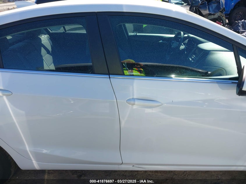 2019 CHEVROLET CRUZE VIN: 1G1BE5SM4K7109426