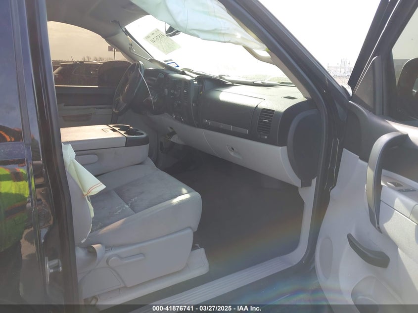 2011 CHEVROLET SILVERADO VIN: 3GCPCSE04BG205555