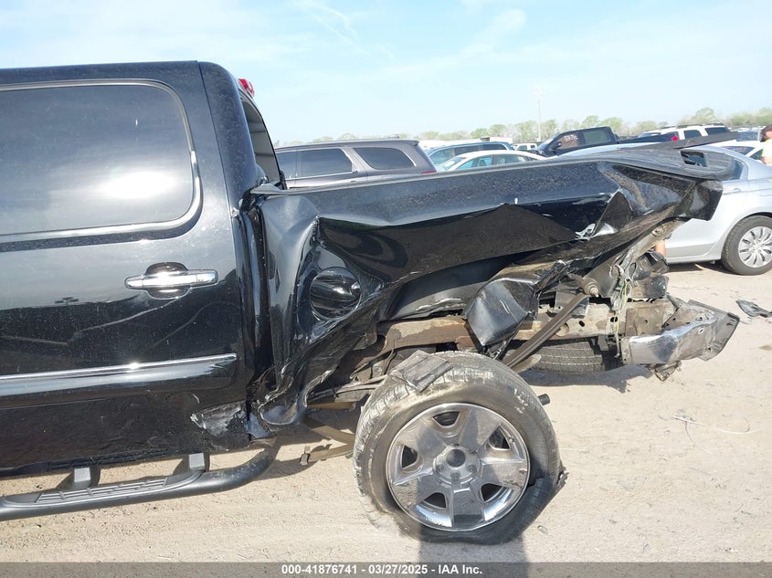 2011 CHEVROLET SILVERADO VIN: 3GCPCSE04BG205555