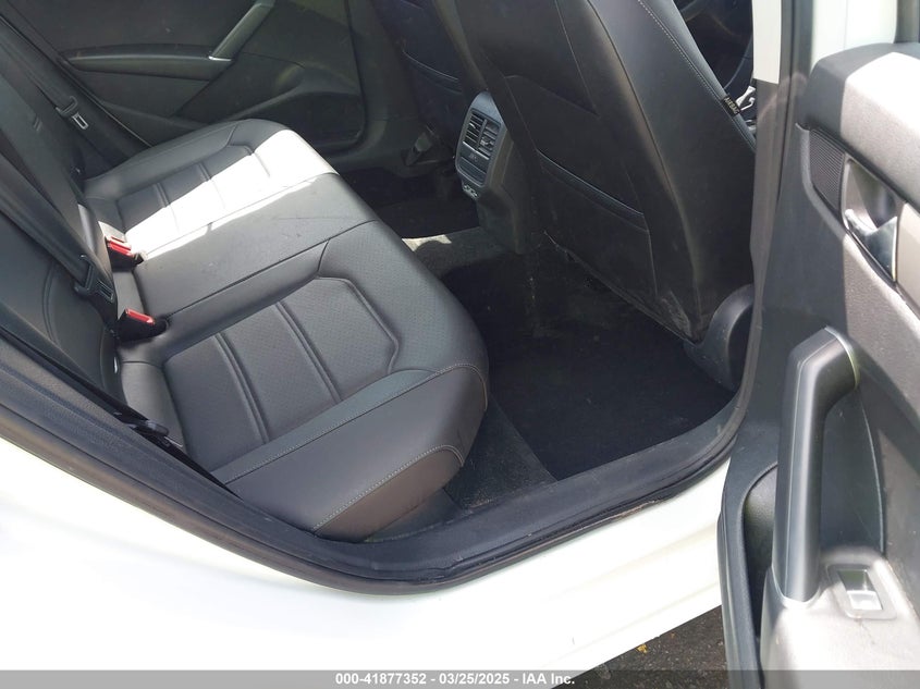 2022 VOLKSWAGEN PASSAT VIN: 1VWSA7A33NC005929
