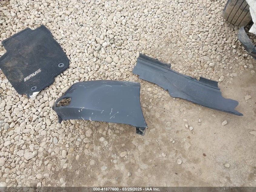 2015 TOYOTA RAV4 LE - JTMZFREV4FJ028496