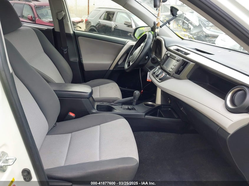 2015 TOYOTA RAV4 LE - JTMZFREV4FJ028496