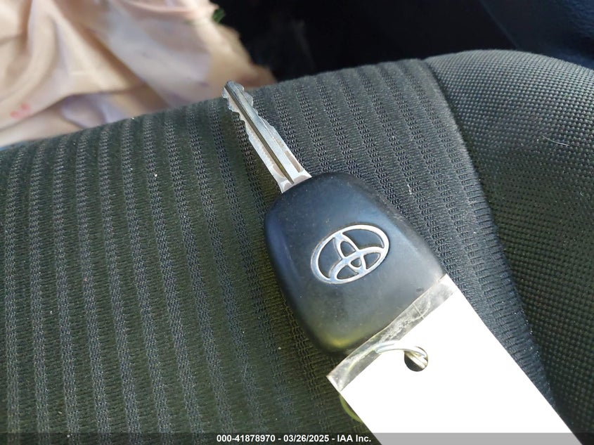 2017 TOYOTA RAV4 VIN: 2T3BFREV1HW607984