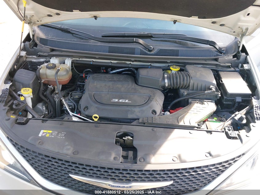 2017 CHRYSLER PACIFICA LIMITED - 2C4RC1GG4HR660745