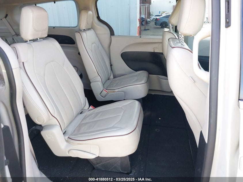 2017 CHRYSLER PACIFICA LIMITED - 2C4RC1GG4HR660745