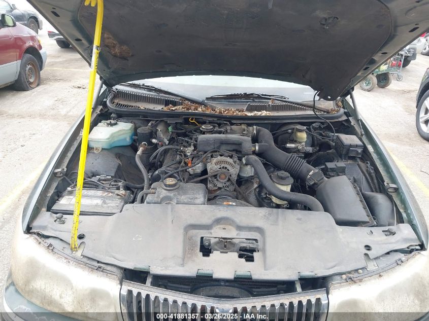 2000 Lincoln Town Car Signature VIN: 1LNHM82WOYY936250 Lot: 41881357