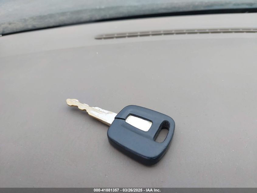 2000 Lincoln Town Car Signature VIN: 1LNHM82WOYY936250 Lot: 41881357