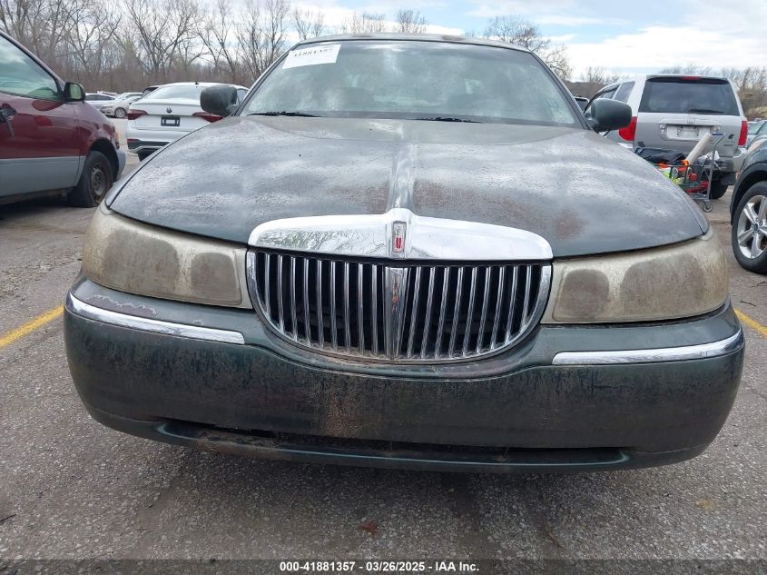 2000 Lincoln Town Car Signature VIN: 1LNHM82WOYY936250 Lot: 41881357
