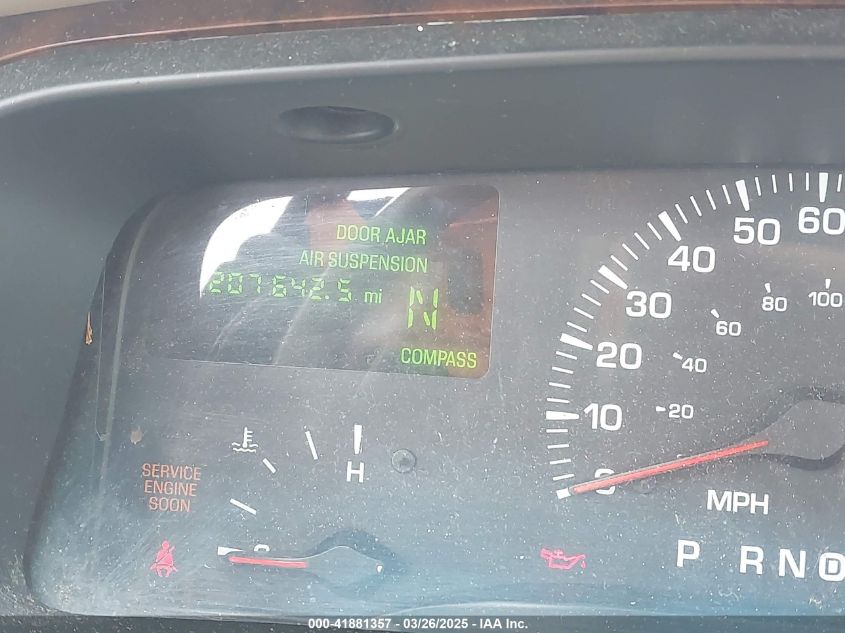 2000 Lincoln Town Car Signature VIN: 1LNHM82WOYY936250 Lot: 41881357