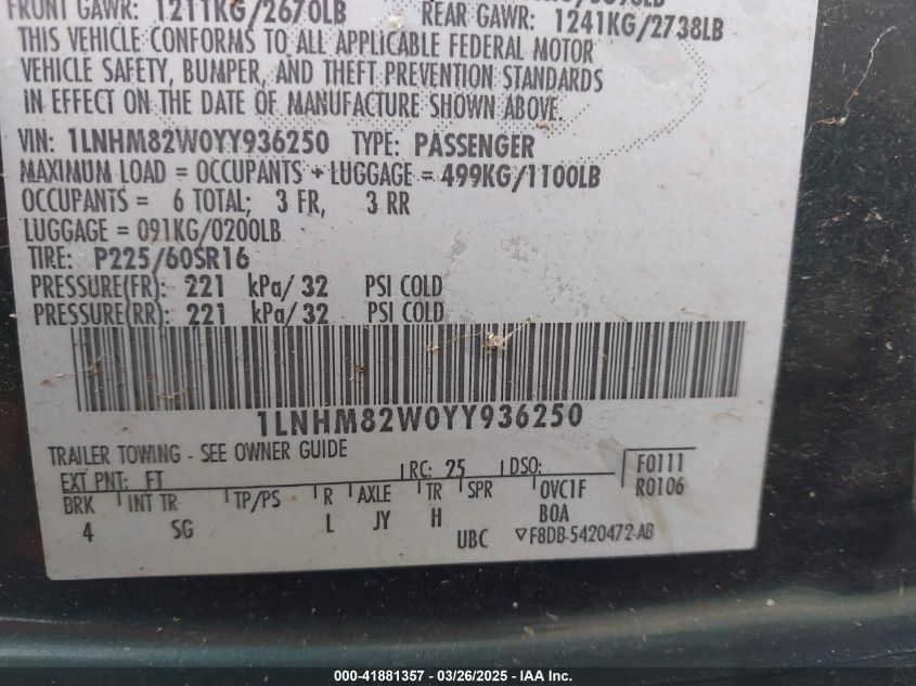 2000 Lincoln Town Car Signature VIN: 1LNHM82WOYY936250 Lot: 41881357