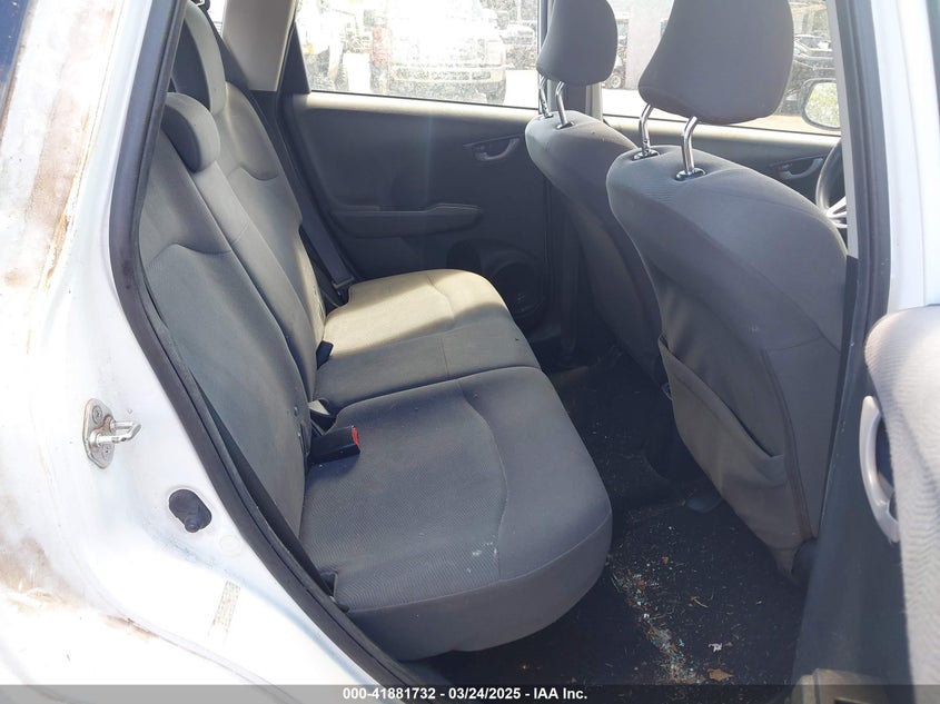 2013 HONDA FIT VIN: JHMGE8H39DC051724