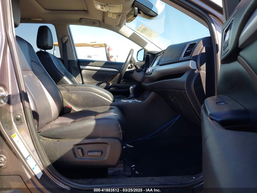 2019 TOYOTA HIGHLANDER VIN: 5TDJZRFH1KS576370