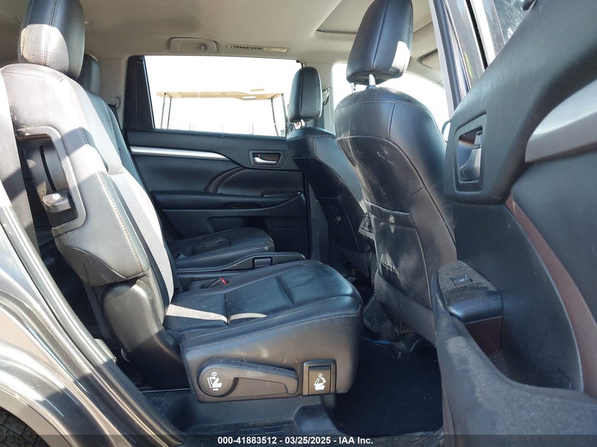 2019 TOYOTA HIGHLANDER VIN: 5TDJZRFH1KS576370