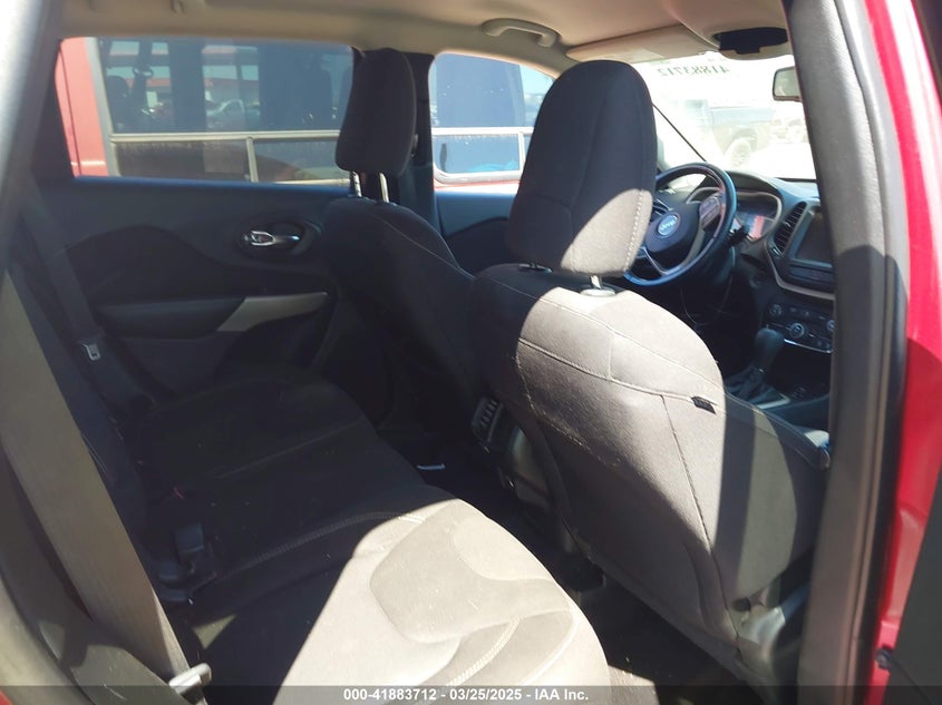 2017 JEEP CHEROKEE VIN: 1C4PJLCB8HW660676