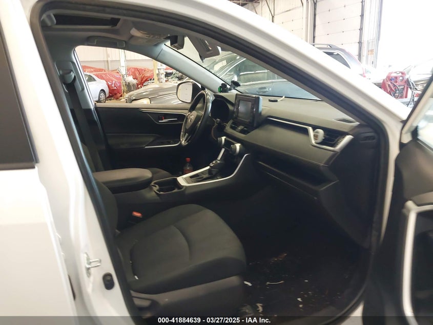 2019 TOYOTA RAV4 VIN: JTMP1RFV3KD025585