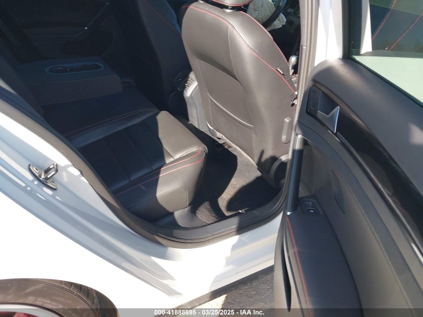 2016 Volkswagen Golf Gti Se W/Performance Package 4-Door VIN: 3VW447AU7GM021044 Lot: 41888695