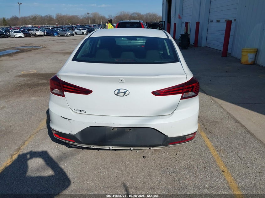 2019 HYUNDAI ELANTRA VIN: 5NPD74LF3KH476088
