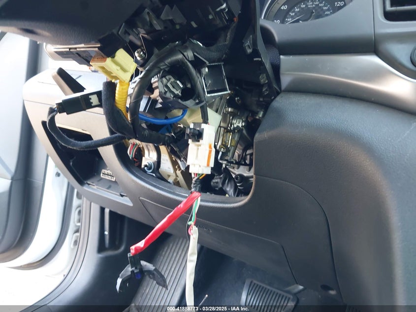 2019 HYUNDAI ELANTRA VIN: 5NPD74LF3KH476088