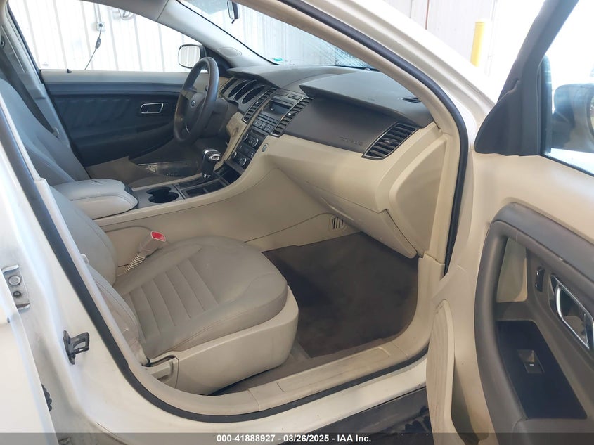 2010 FORD TAURUS VIN: 1FAHP2DW2AG122902