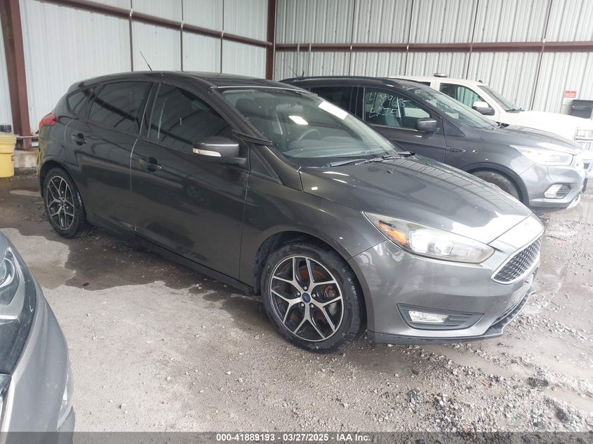 VIN 1FADP3M25HL229946 2017 FORD FOCUS SEL