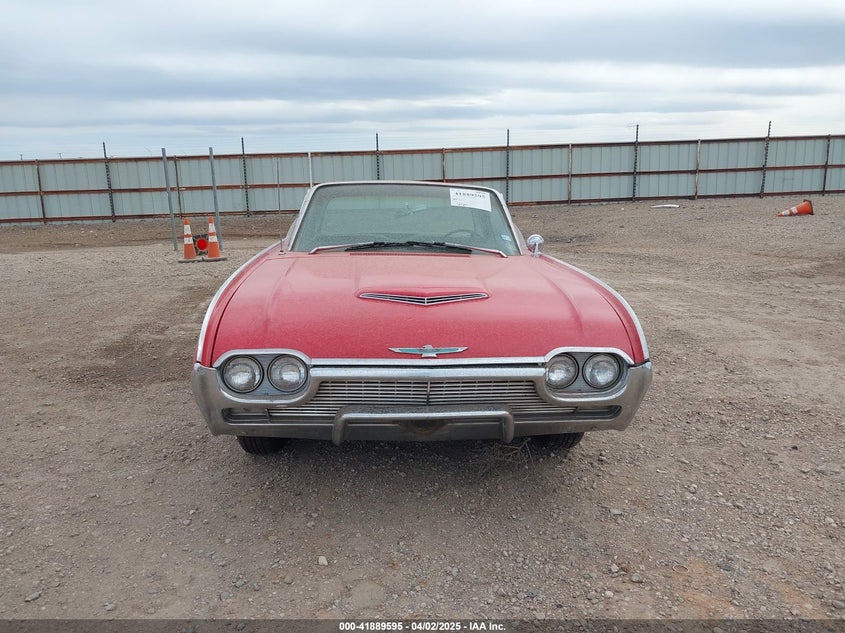 1961 Ford Thunderbird VIN: 1Y712146808 Lot: 41889595