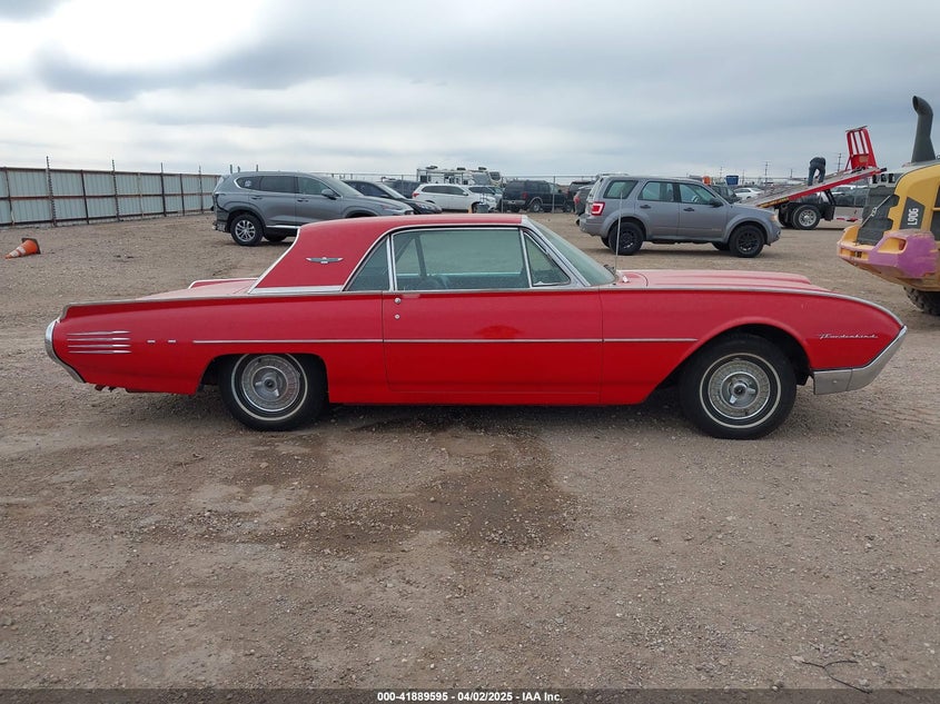 1961 Ford Thunderbird VIN: 1Y712146808 Lot: 41889595