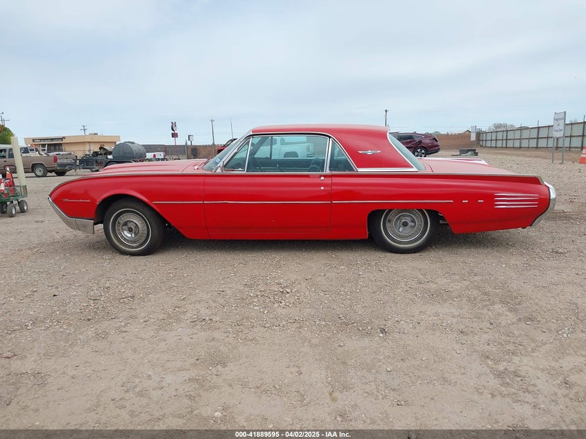 1961 Ford Thunderbird VIN: 1Y712146808 Lot: 41889595