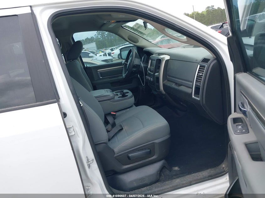 2019 RAM 1500 CLASSIC VIN: 1C6RR7TT0KS601743