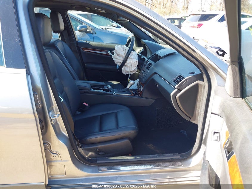 2011 MERCEDES-BENZ C VIN: WDDGF8BB1BR153274