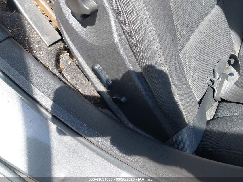 2011 FORD FUSION VIN: 3FAHP0HA2BR132049