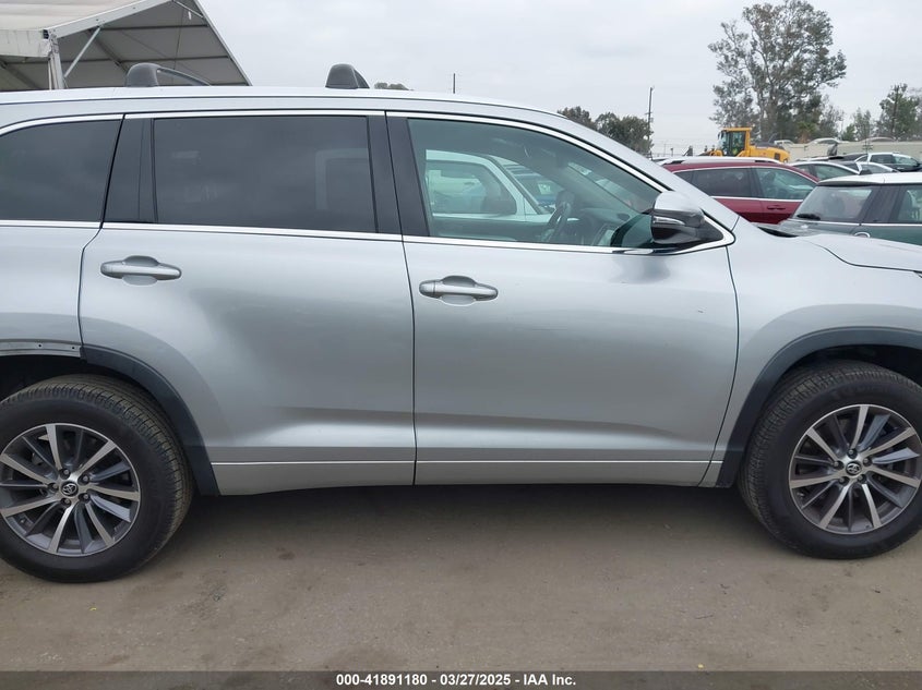 VIN 5TDKZRFH5HS512085 2017 TOYOTA HIGHLANDER XLE