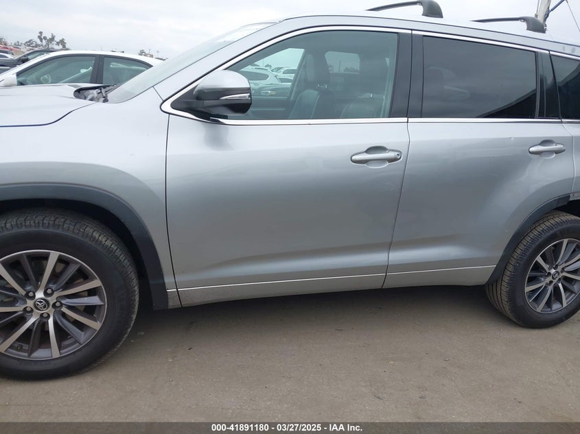 VIN 5TDKZRFH5HS512085 2017 TOYOTA HIGHLANDER XLE