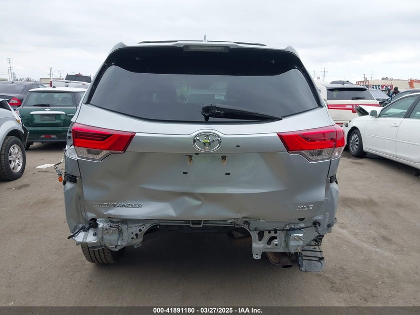 VIN 5TDKZRFH5HS512085 2017 TOYOTA HIGHLANDER XLE