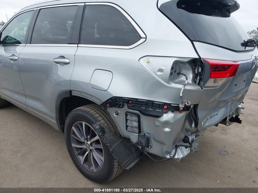 VIN 5TDKZRFH5HS512085 2017 TOYOTA HIGHLANDER XLE